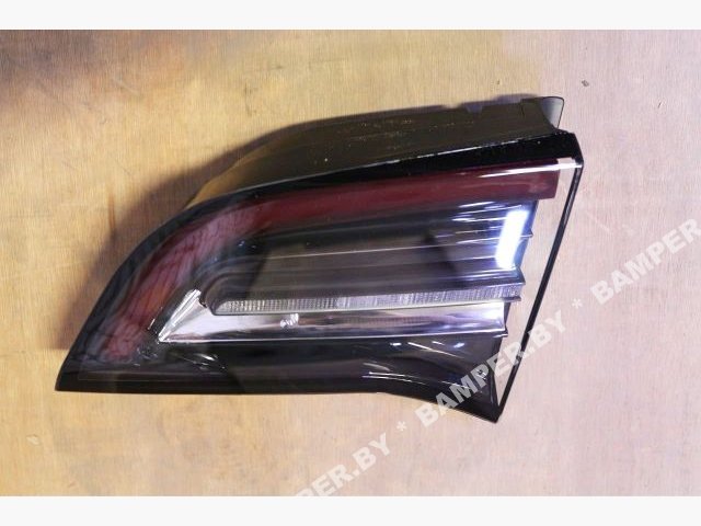 Фонарь крышки багажника правый. 2018-2020 TESLA MODEL 3